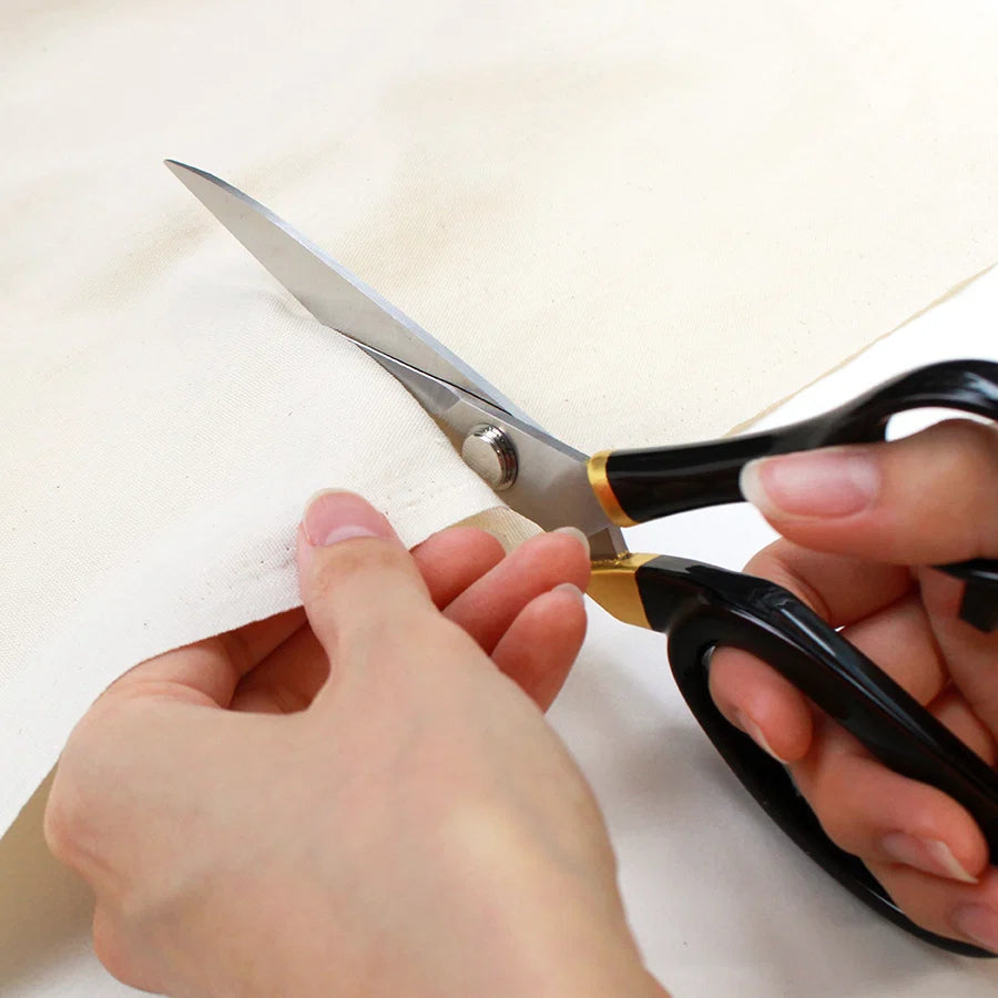 Cohana Sewing Shears with Lacquered Handles and Gold Leaf Tamenuri (45-442)