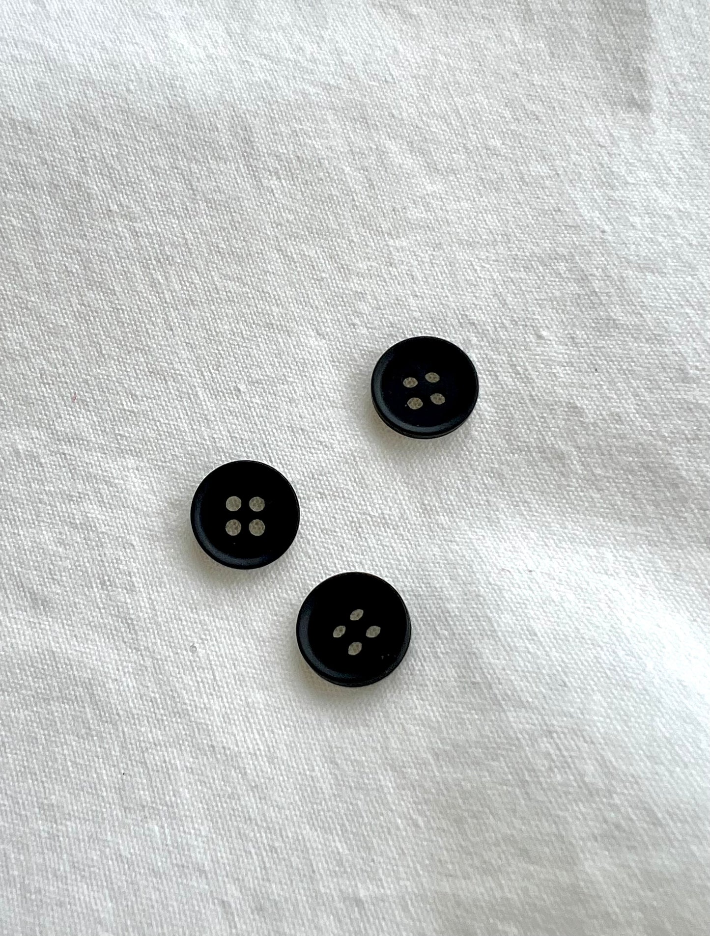 Corozo Button - Matte Black - Size 18L (11mm) - Flat