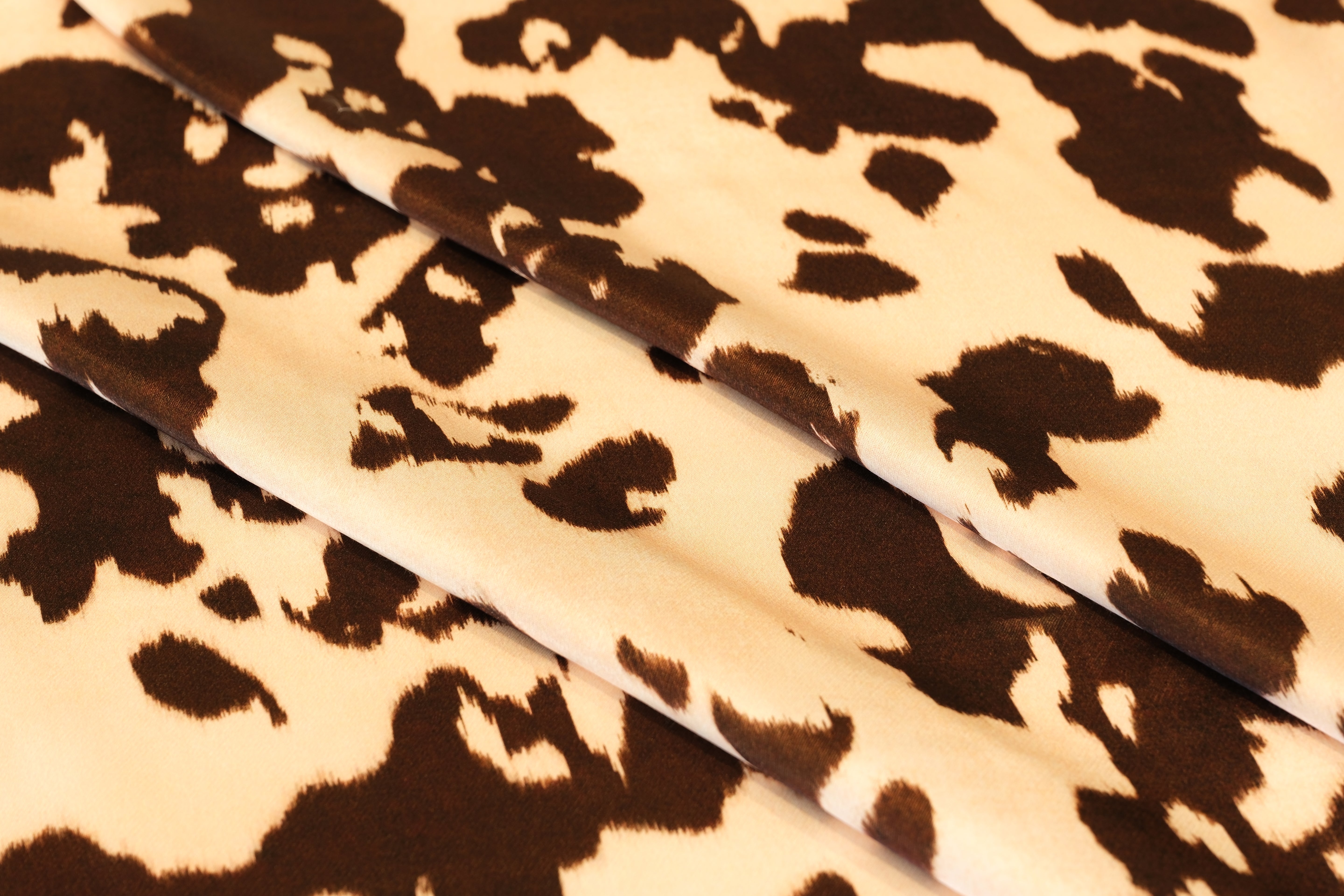 Cow Print Viscose ECOVERO™ Satin - per 1/2M