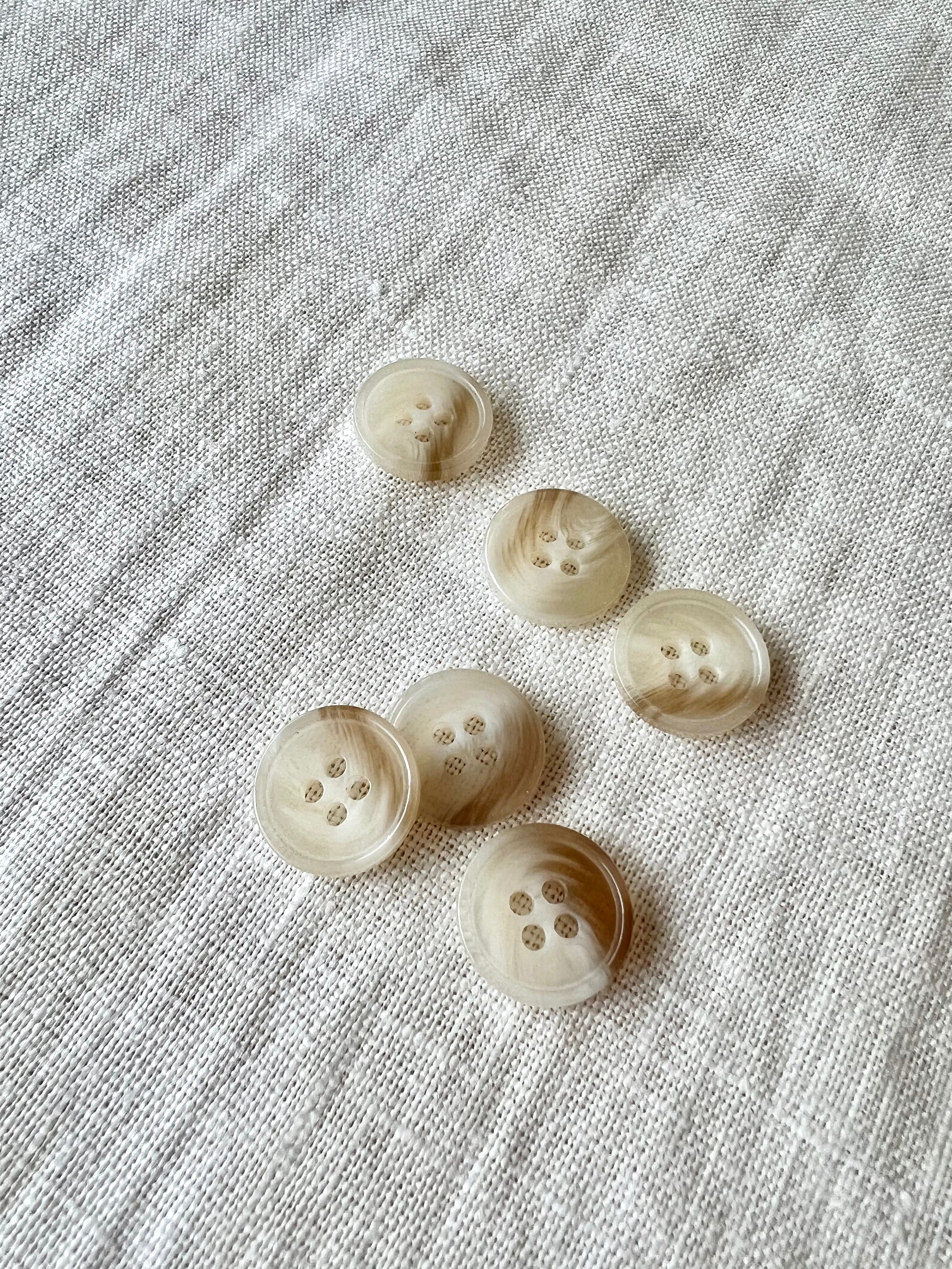 Bioresin Button - Almond, Shiny - 15mm (5/8")