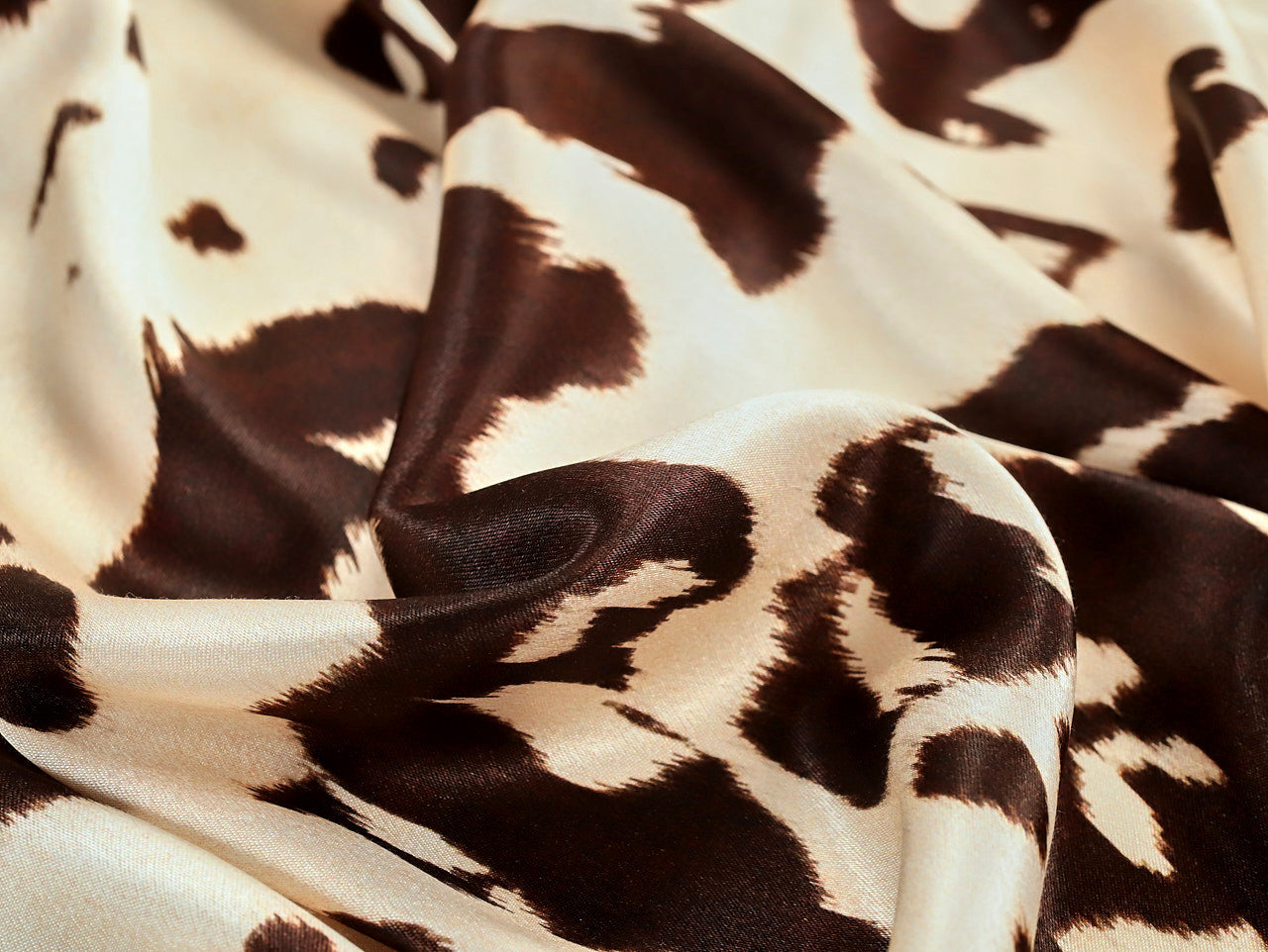 Cow Print Viscose ECOVERO™ Satin - per 1/2M